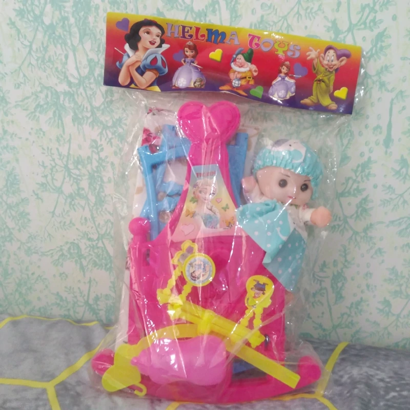 عروسک نینی و گهواره